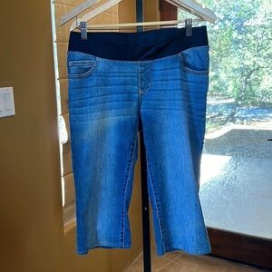 LIZ LANGE MATERNITY CROP JEANS SIZE 8